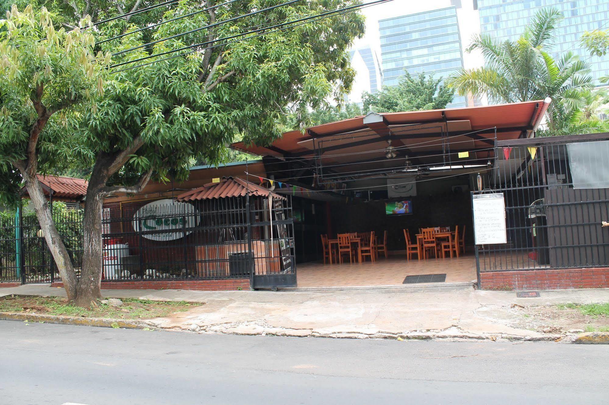 פנמה סיטי Hostal Cocos Inn מראה חיצוני תמונה