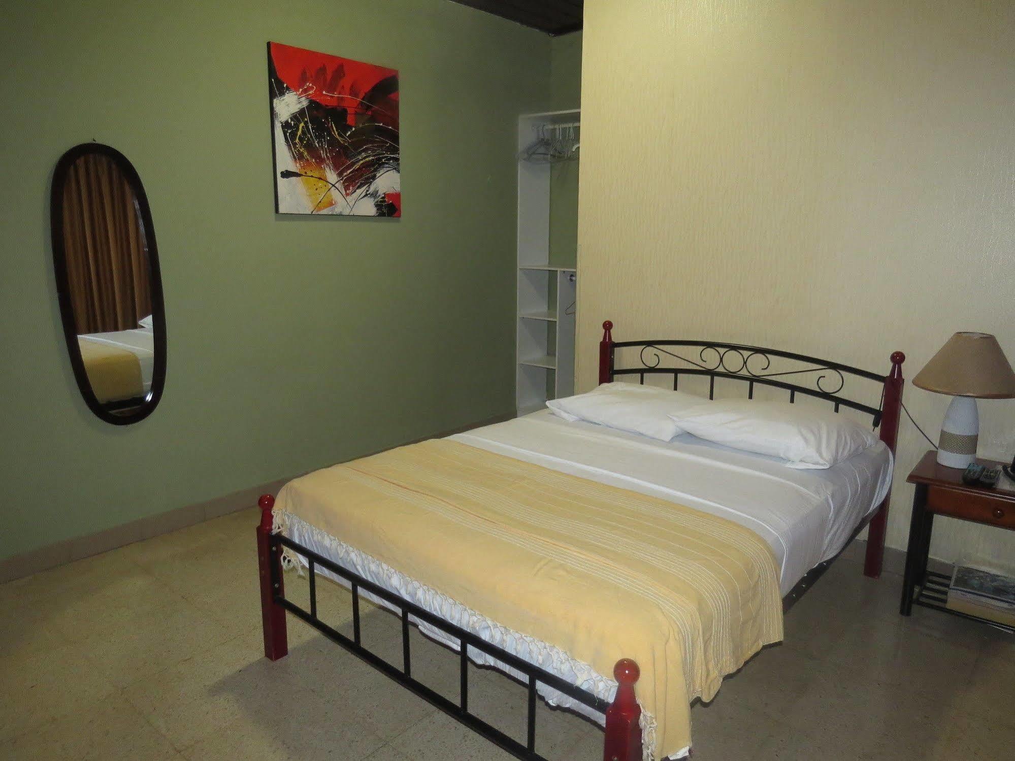 פנמה סיטי Hostal Cocos Inn מראה חיצוני תמונה