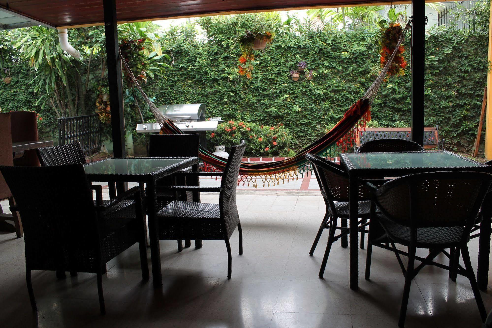 פנמה סיטי Hostal Cocos Inn מראה חיצוני תמונה